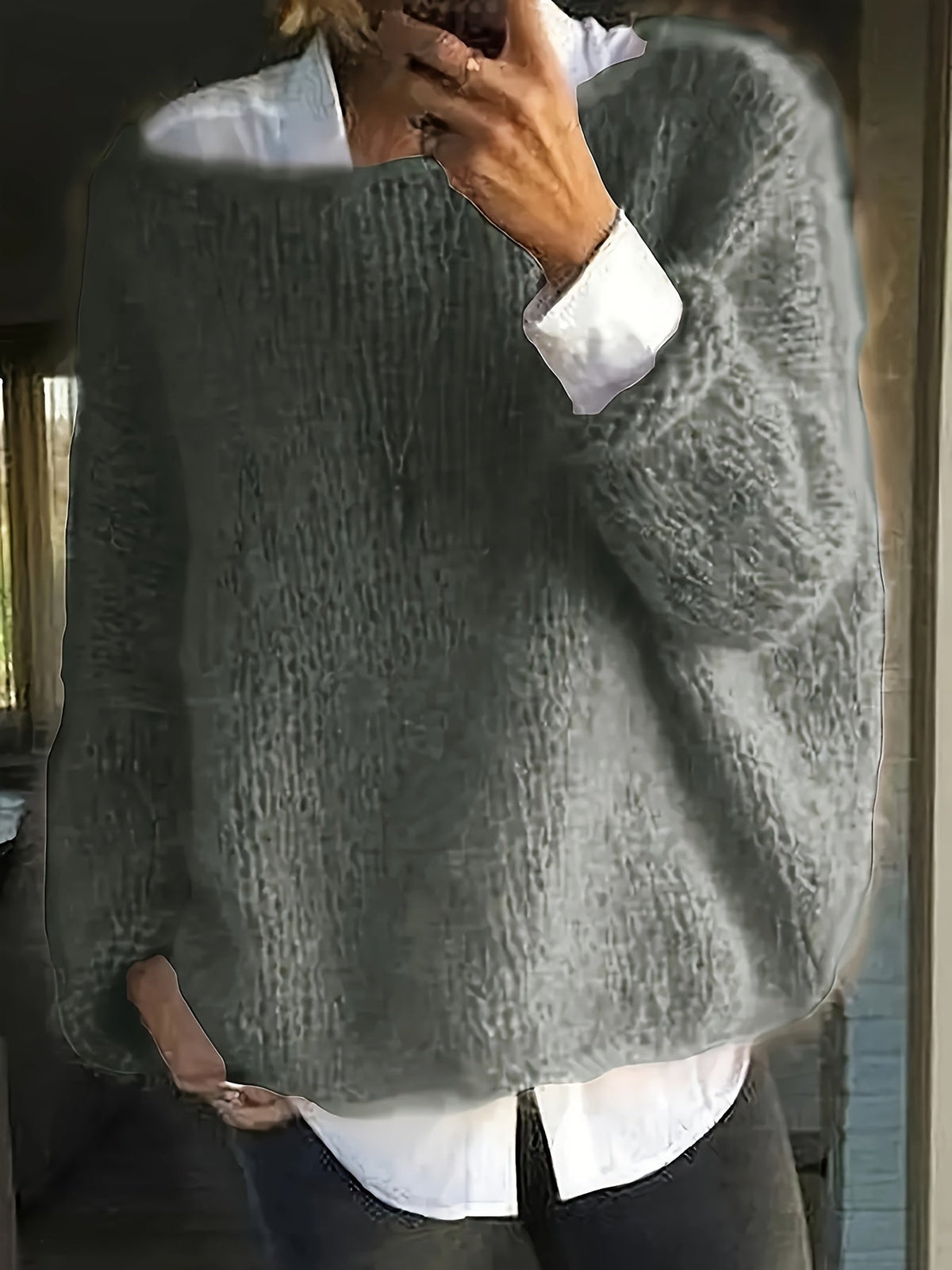 Women's Relaxed Crew Neck Sweater in Soft Knit for Casual Wear