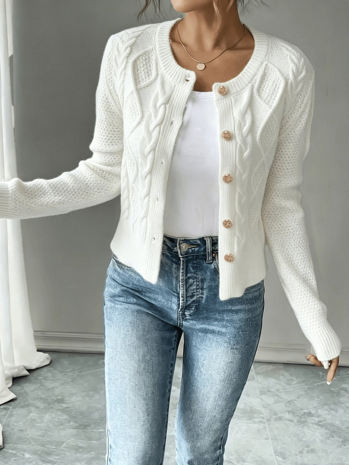 Cable-Knit Button-Front Cardigan for Women - Cozy Knitwear for Casual Wear - Satinnis