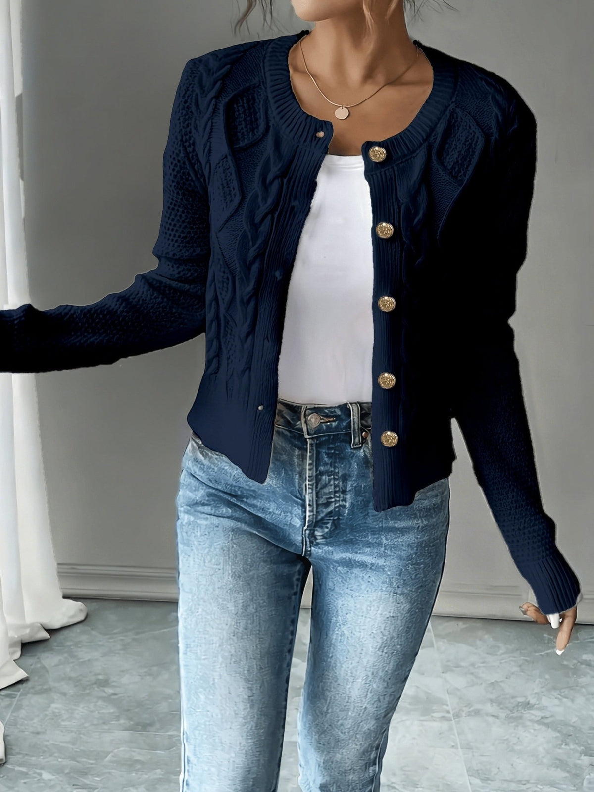 Cable-Knit Button-Front Cardigan for Women - Cozy Knitwear for Casual Wear - Satinnis