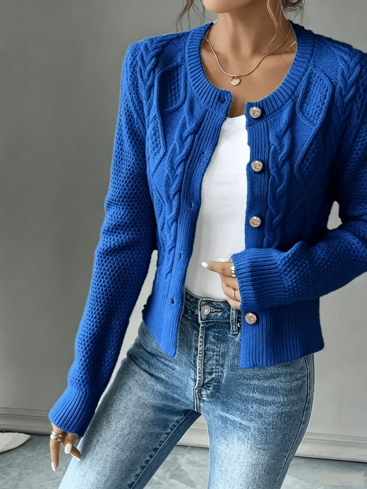 Cable-Knit Button-Front Cardigan for Women - Cozy Knitwear for Casual Wear - Satinnis