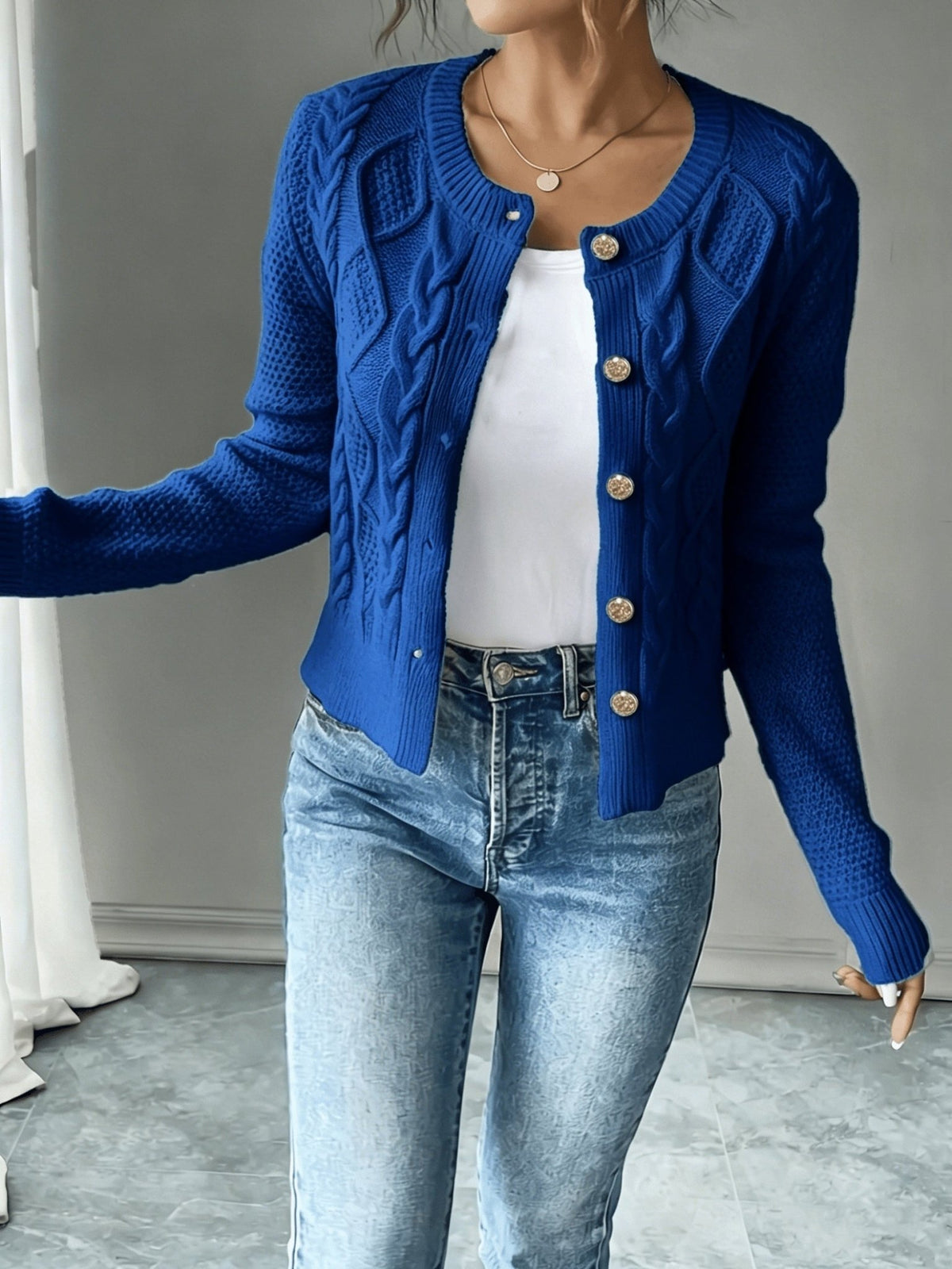 Cable-Knit Button-Front Cardigan for Women - Cozy Knitwear for Casual Wear - Satinnis